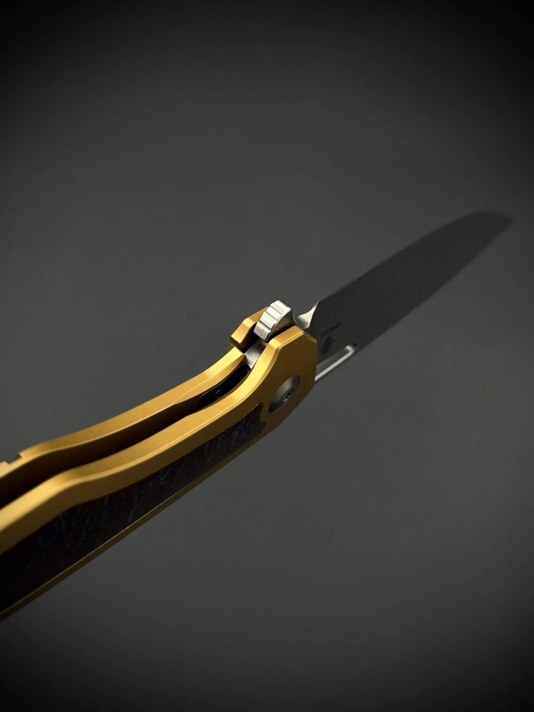 Складной нож Void Gold Titanium Drop Point Alpha Miu