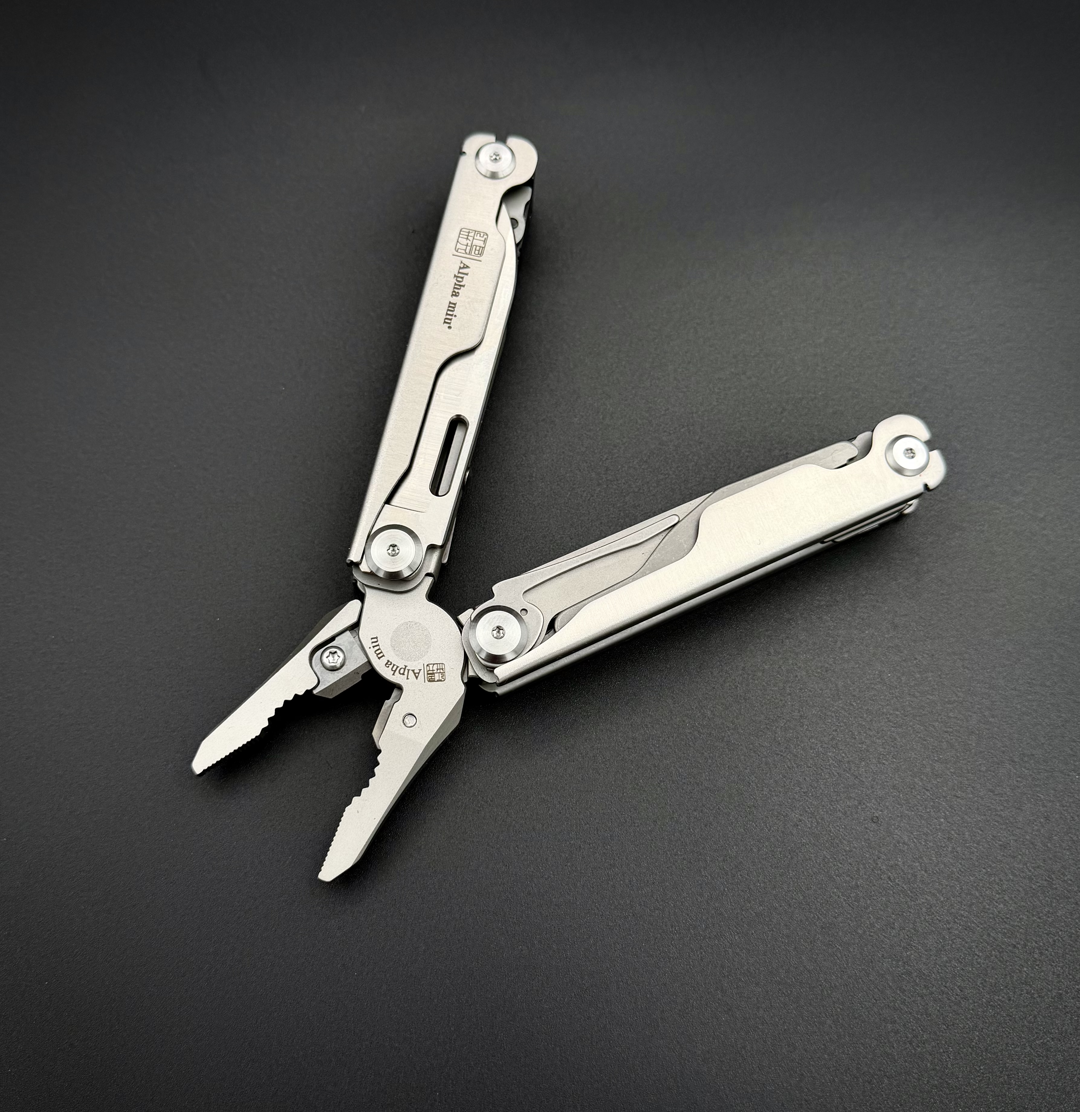 Мультитул SQ08 Silver Alpha Miu