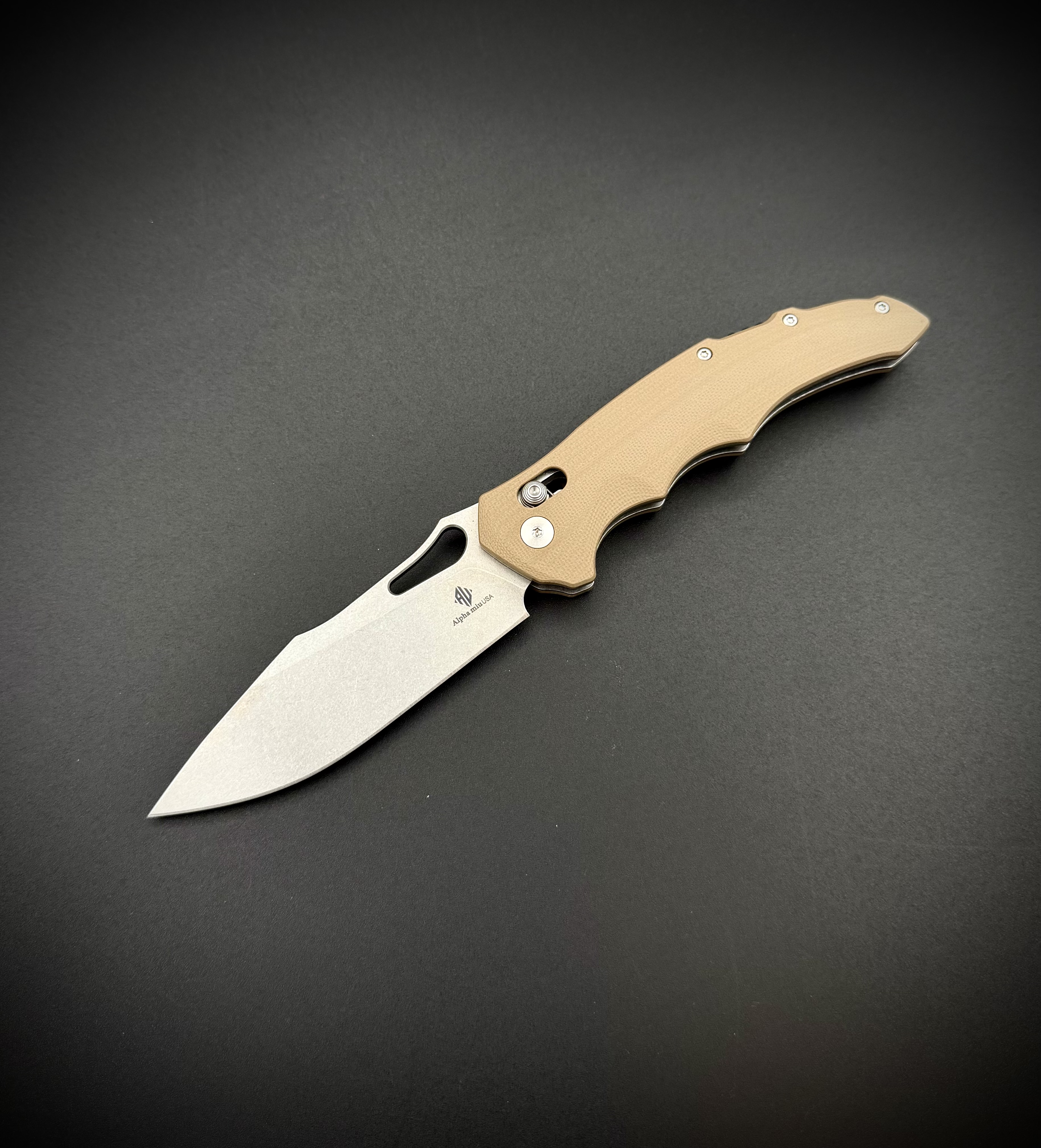 Складной нож Strixor Biege n690co-pm Axis Lock