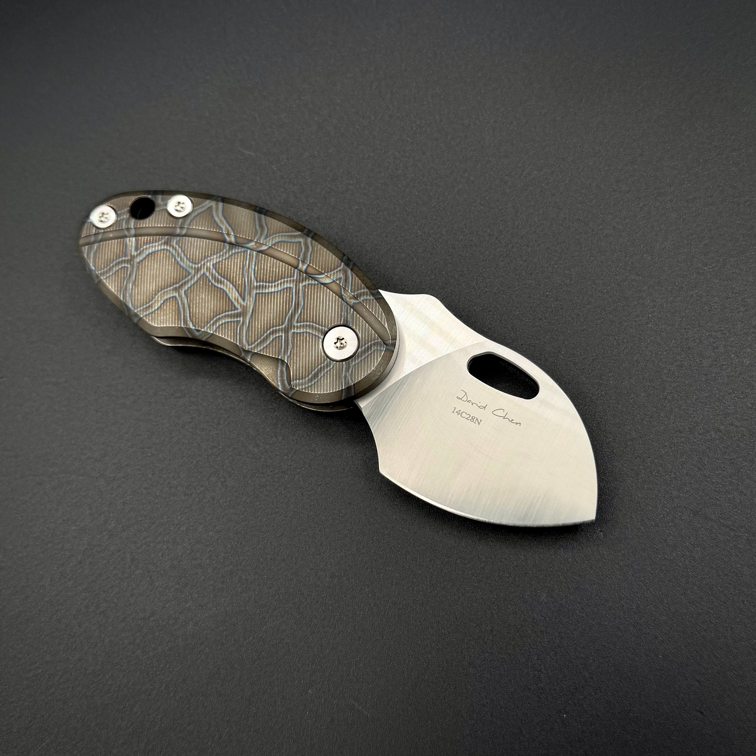 Складной нож BUG Anodized Sandvik 14C28N Titanium Pioneer EDC