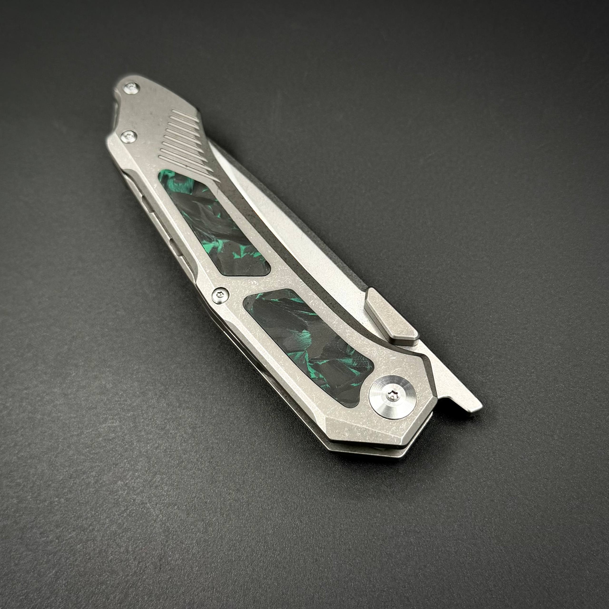 Складной нож Vigil n690co Titanium Carbon Fiber T108 Green Alpha Miu
