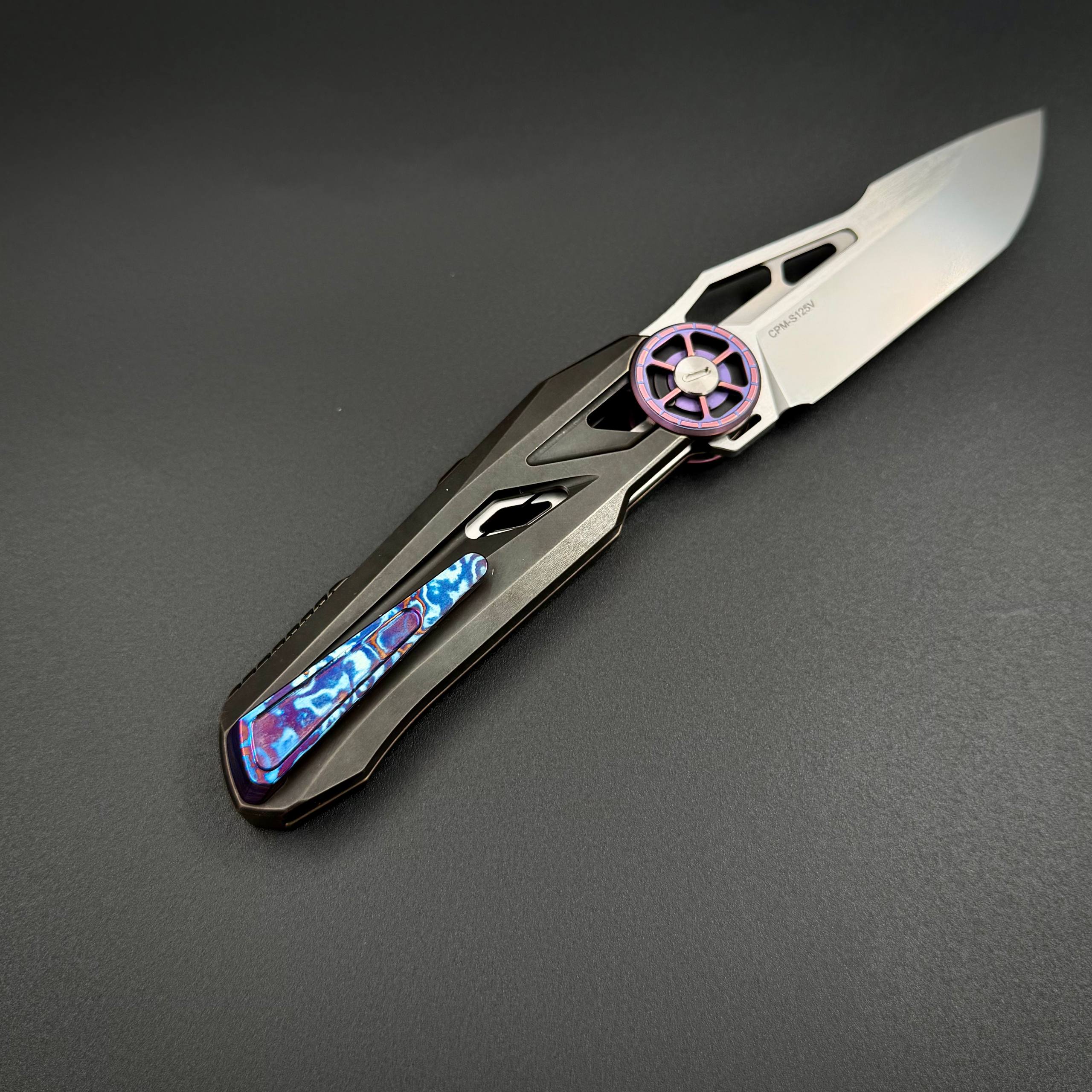 Складной нож Trigger CPM S125V Timascus Gray Titanium Alpha Miu
