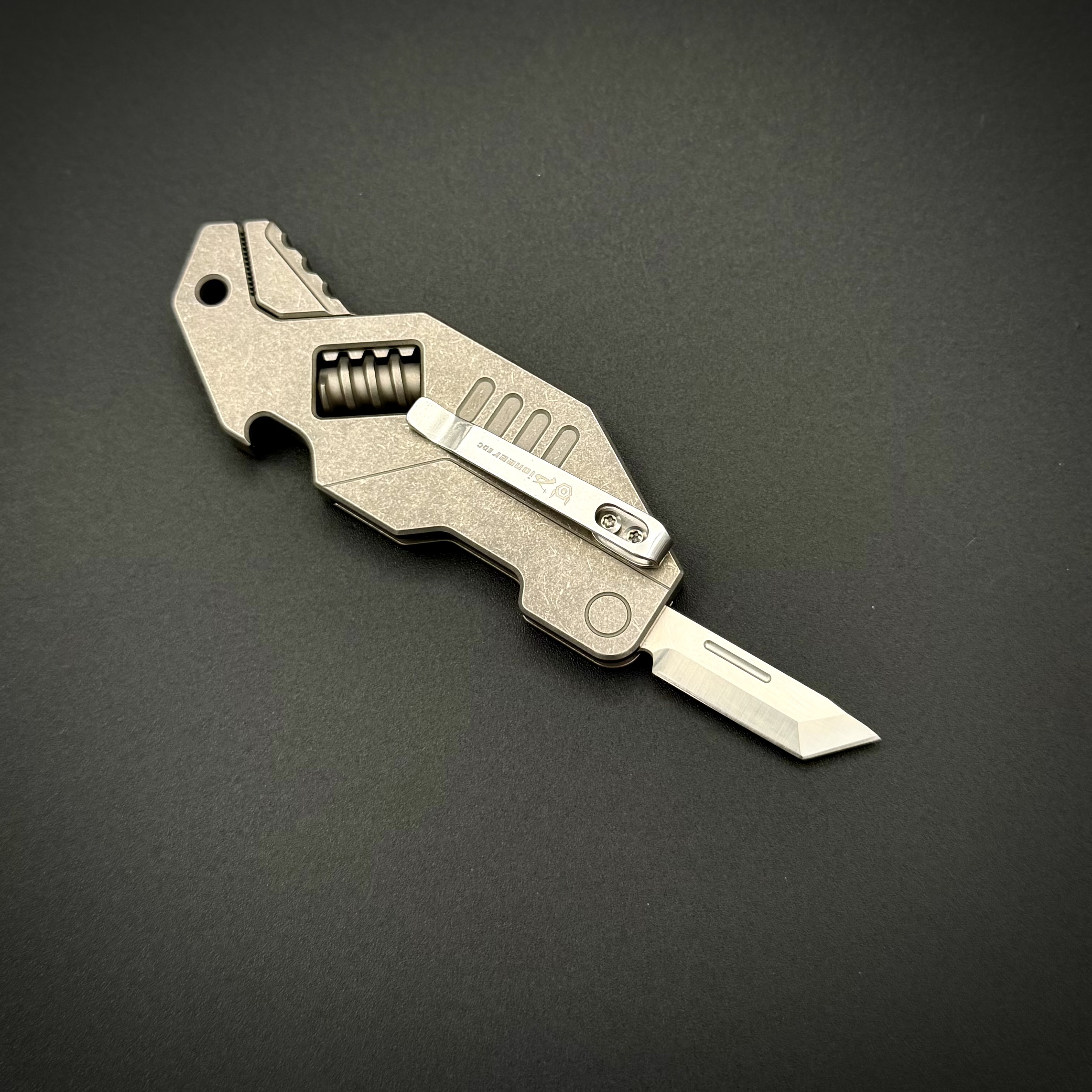 Мультиинструмент Dino SW Pioneer EDC