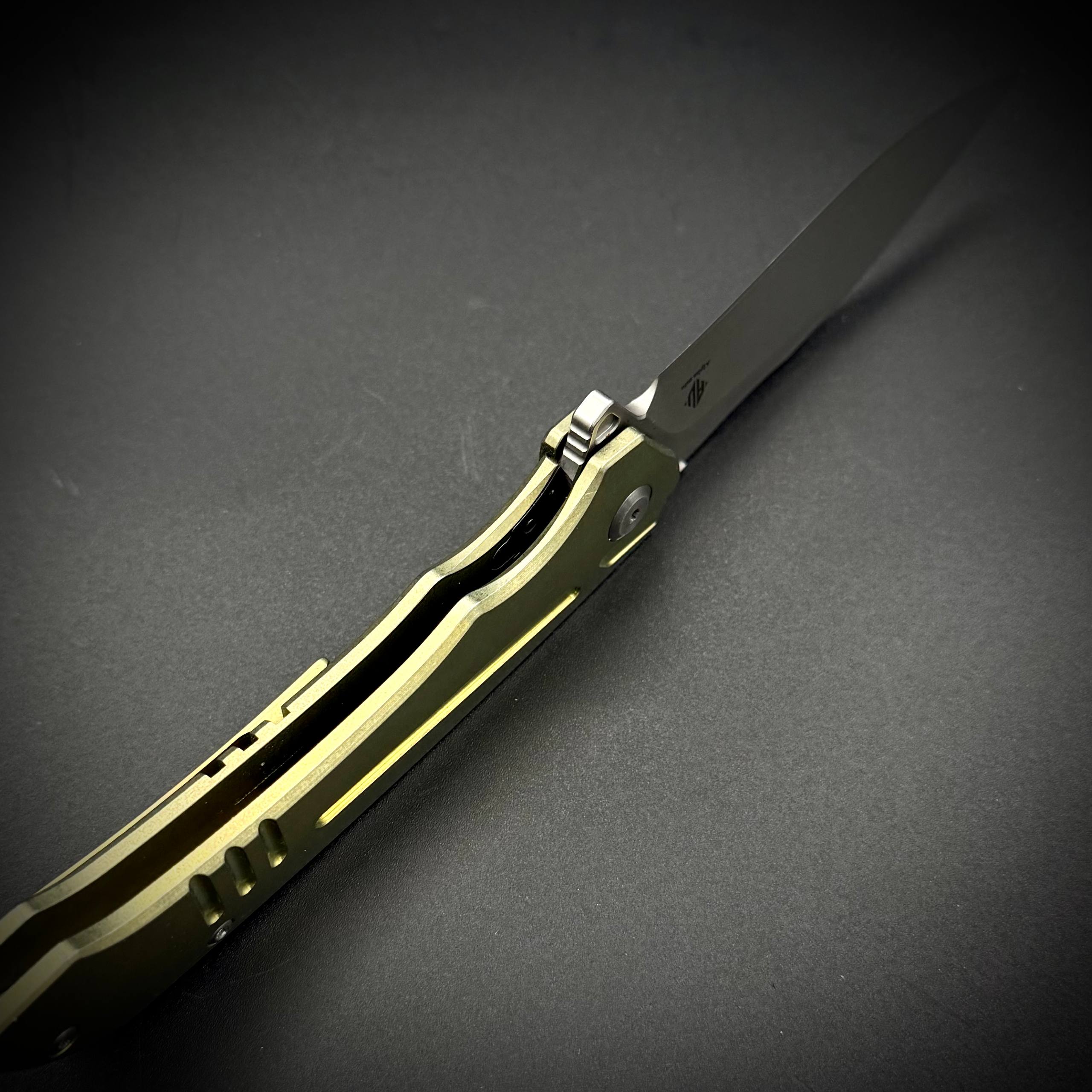 Складной нож Abyss n690co Titanium Gold Alpha Miu