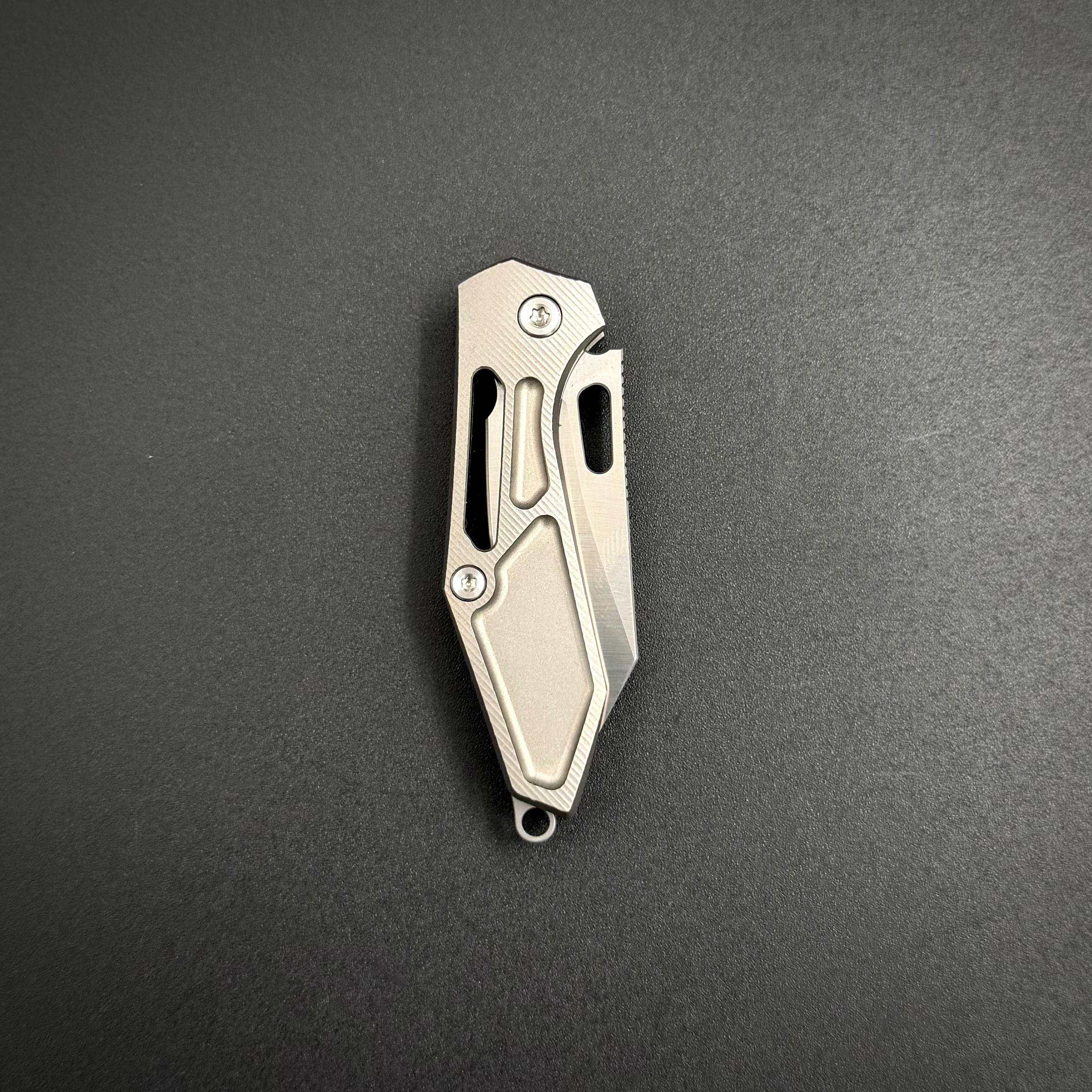 Складной нож-брелок Flea Sandvik 14C28N Titanium Pioneer EDC