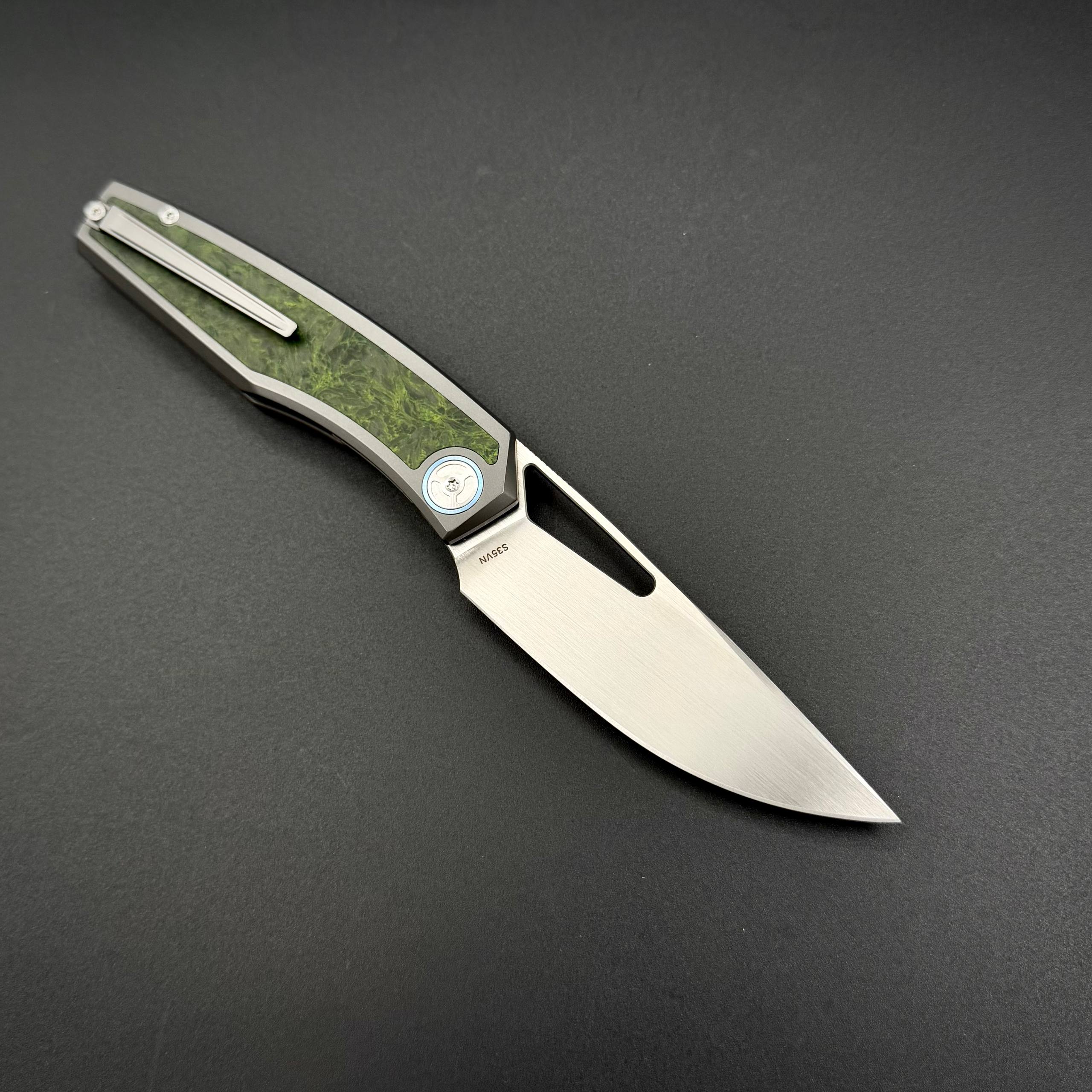 Складной нож Mowell CPM S35VN Green Carbon Fiber Titanium