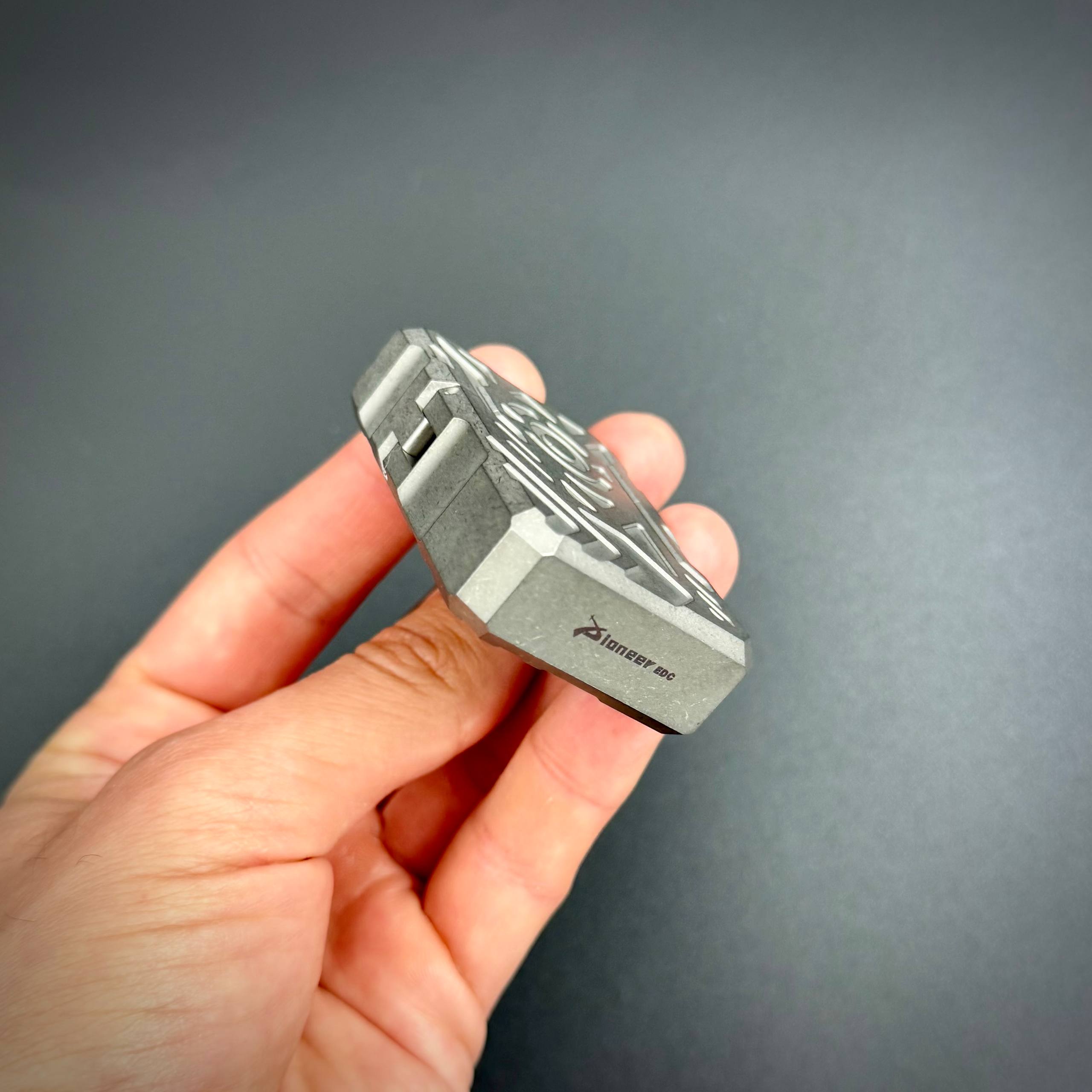 Зажигалка с титановым корпусом Трансформер Тип 2 SW Pioneer EDC