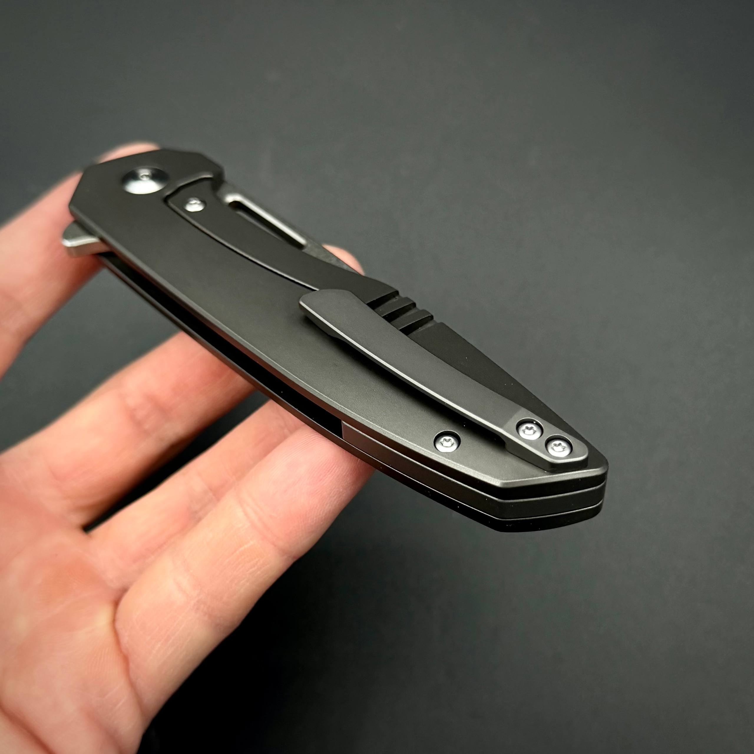 Складной нож Void Gray Titanium Drop Point Alpha Miu