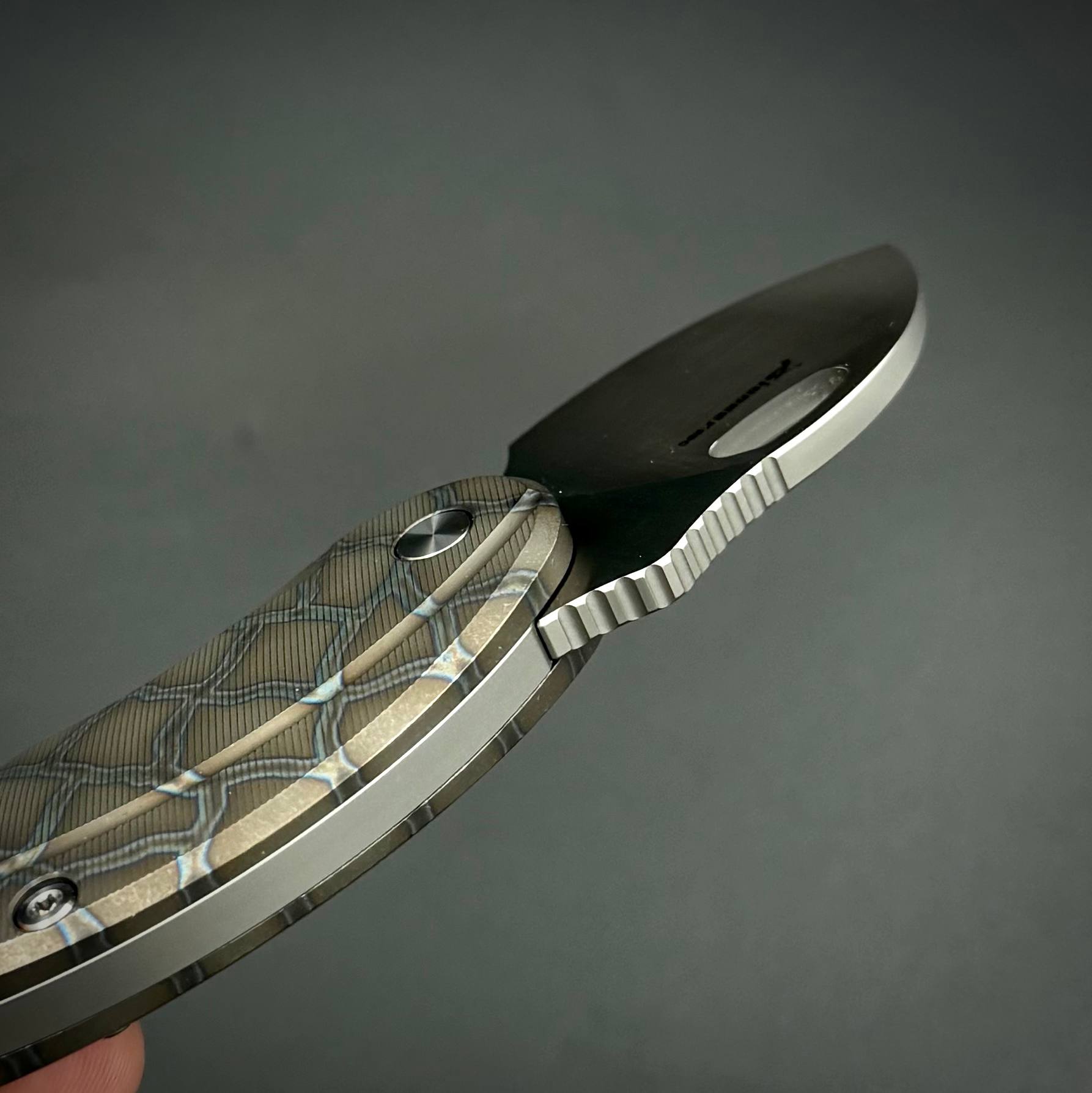Складной нож BUG Anodized Sandvik 14C28N Titanium Pioneer EDC