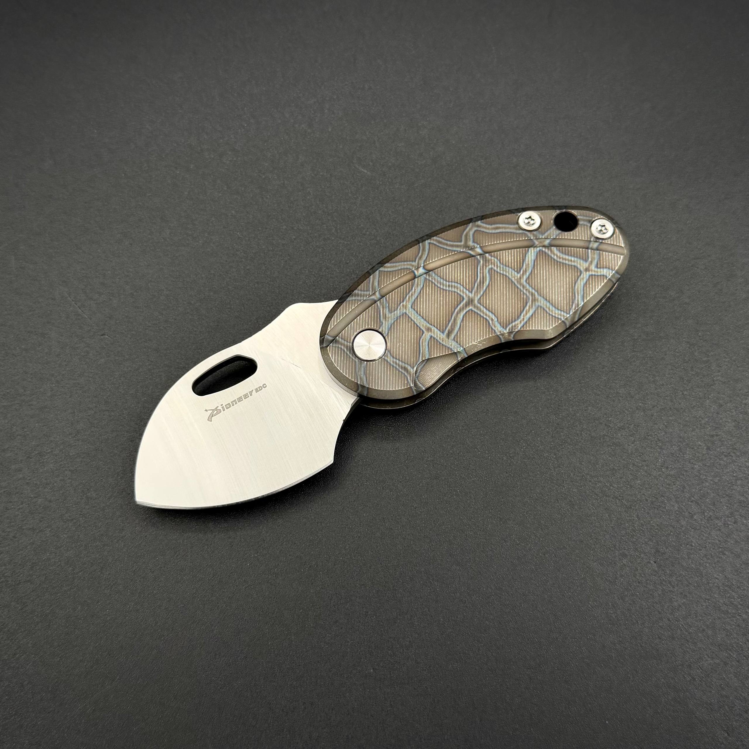 Складной нож BUG Anodized Sandvik 14C28N Titanium Pioneer EDC